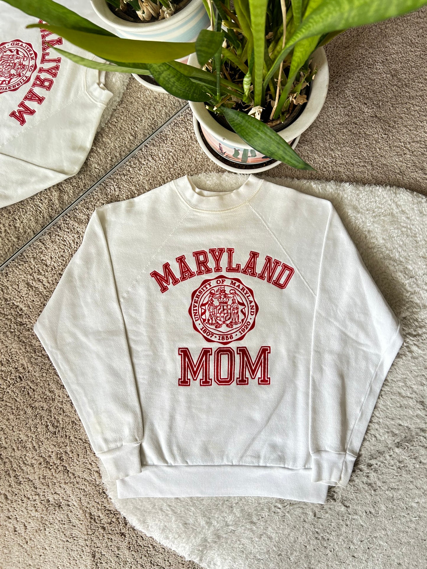 80s UMD MOM Crest Sweater